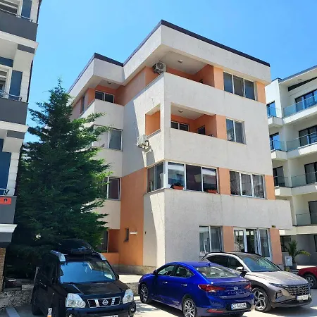Apartament Holiday דירה *