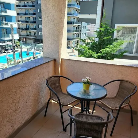 Apartament Holiday *